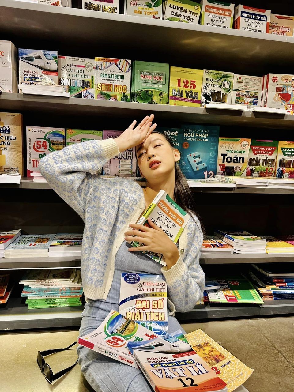 Sao Việt: Hòa Minzy đăng ảnh cổ vũ SEA Games, mạng xã hội phát sốt vì ảnh cũ của Diễm Hương và Việt Trinh Sao Việt: Hòa Minzy đăng ảnh cổ vũ SEA Games, mạng xã hội phát sốt vì ảnh cũ của Diễm Hương và Việt Trinh