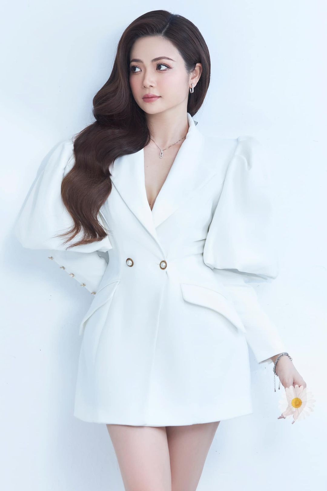 Sao Việt: Hòa Minzy đăng ảnh cổ vũ SEA Games, mạng xã hội phát sốt vì ảnh cũ của Diễm Hương và Việt Trinh Sao Việt: Hòa Minzy đăng ảnh cổ vũ SEA Games, mạng xã hội phát sốt vì ảnh cũ của Diễm Hương và Việt Trinh