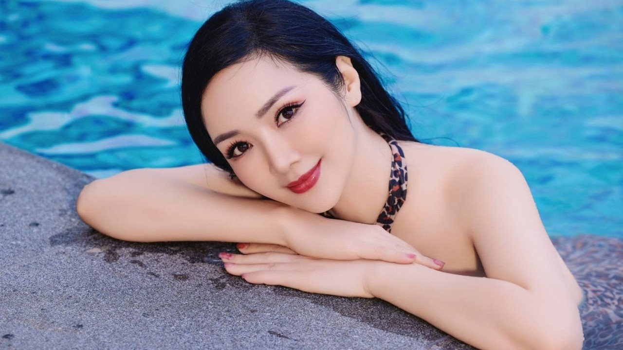 Không thể rời mắt bởi body nóng bỏng của Hoa hậu Giáng My