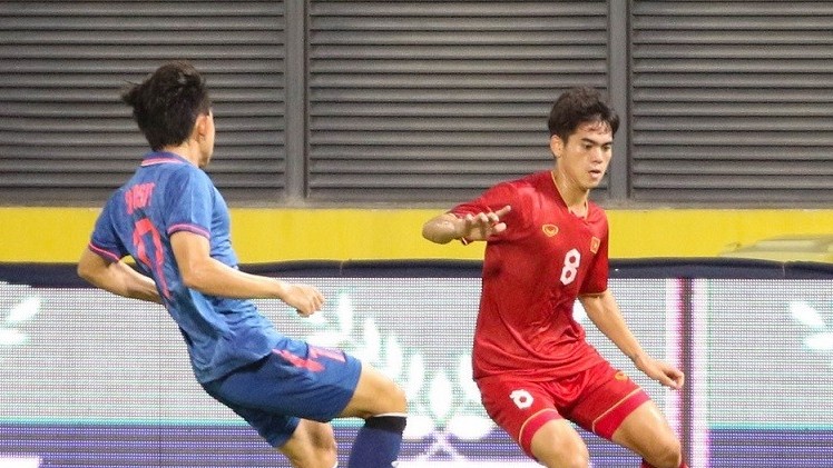 HLV Troussier và U22 Việt Nam mừng Khuất Văn Khang sinh nhật tuổi 20