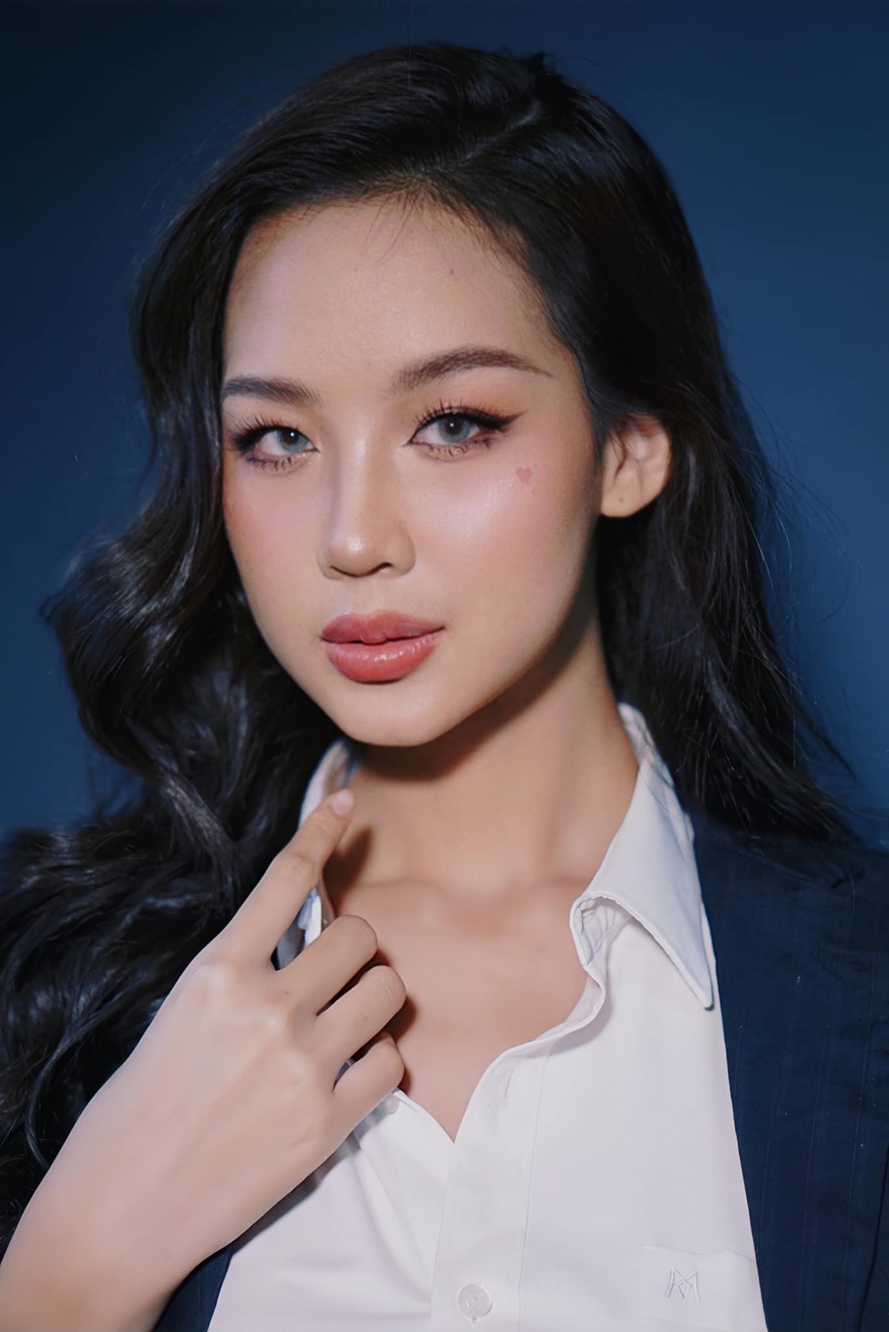 Hoa hậu Bảo Ngọc quyến rũ hết nấc từ sàn diễn đến đời thường