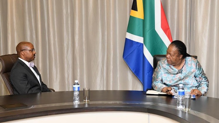 Cáo buộc Nam Phi cung cấp vũ khí cho Nga, Đại sứ Mỹ phải xin lỗi, Moscow hé lộ động thái với Cape Town