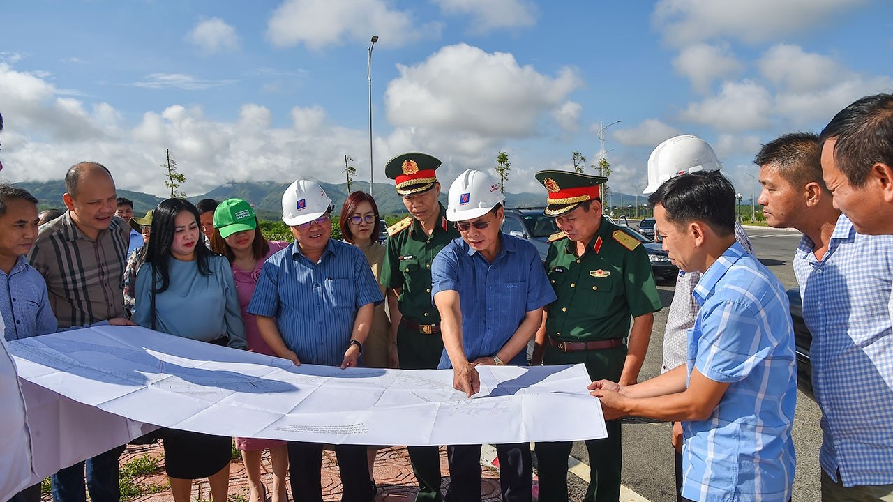 Đoàn công tác của Chính phủ làm việc với Kon Tum về tình hình sản xuất kinh doanh, đầu tư công, xây dựng hạ tầng