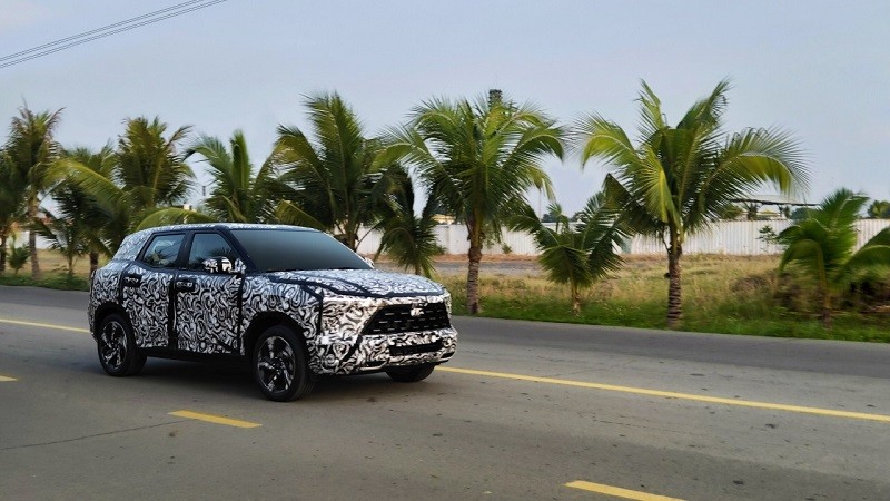 Mitsubishi XFC được ngụy trang khá kỉ Mitsubishi XFC được ngụy trang khá kỉ