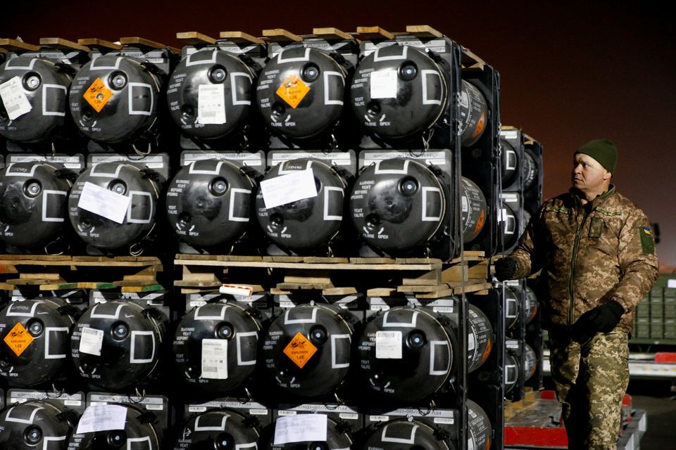 viện trợ vũ khí cho Ukraine