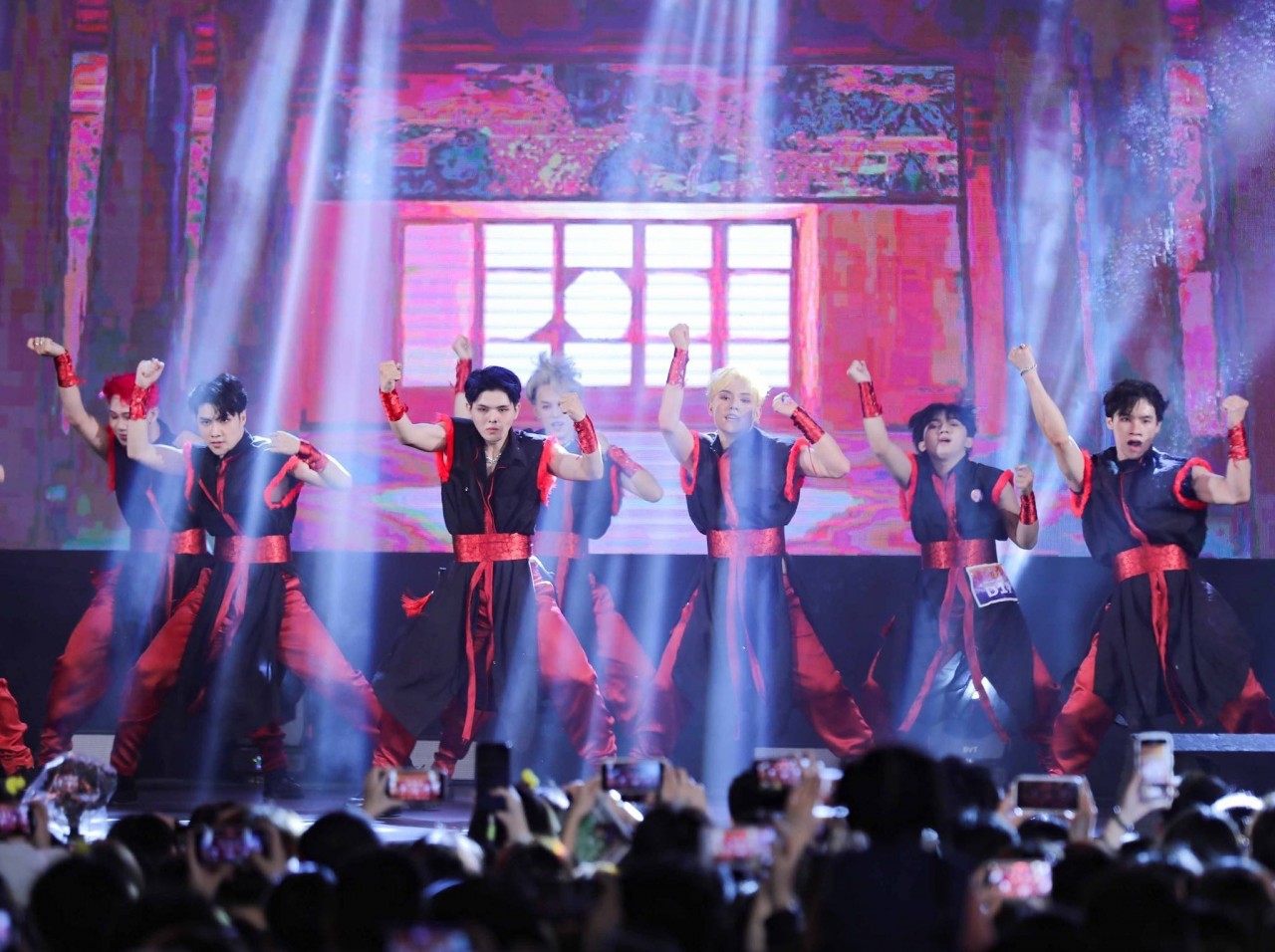 Không khí sôi động tại cuộc thi Hát và nhảy cover K-pop