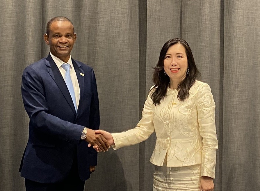 Thứ trưởng Lê Thị Thu Hằng gặp Trưởng đoàn các nước dự Diễn đàn Bộ trưởng giữa EU và Khu vực Ấn Độ Dương – Thái Bình Dương Thứ trưởng Lê Thị Thu Hằng tiếp xúc song phương tại Diễn đàn Bộ trưởng giữa EU và Khu vực Ấn Độ Dương – Thái Bình Dương