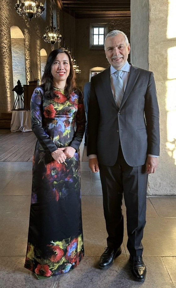 Thứ trưởng Lê Thị Thu Hằng gặp Trưởng đoàn các nước dự Diễn đàn Bộ trưởng giữa EU và Khu vực Ấn Độ Dương – Thái Bình Dương Thứ trưởng Lê Thị Thu Hằng tiếp xúc song phương tại Diễn đàn Bộ trưởng giữa EU và Khu vực Ấn Độ Dương – Thái Bình Dương