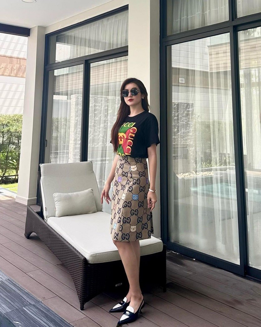 Á hậu Huyền My khoe ảnh trong chuyến nghỉ dưỡng ở Nha Trang với bộ cánh phủ dày đặc logo Gucci. Á hậu Huyền My khoe ảnh trong chuyến nghỉ dưỡng ở Nha Trang với bộ cánh phủ dày đặc logo Gucci.