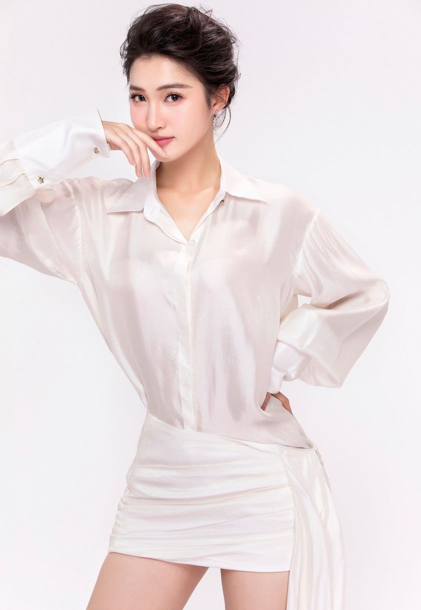 Á hậu Phương Nhi