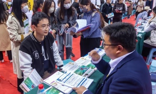 Tỷ lệ thất nghiệp ở lao động trẻ Trung Quốc tăng trên 20%, đe dọa triển vọng phục hồi nền kinh tế Tỷ lệ thất nghiệp ở lao động trẻ Trung Quốc lần đầu tăng trên 20%, đe dọa triển vọng phục hồi nền kinh tế