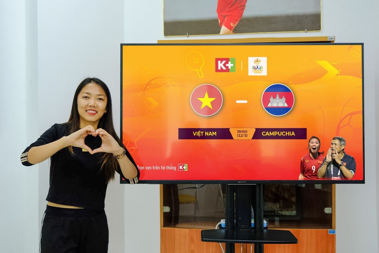 Khoảnh khắc ngoài sân cỏ của tiền đạo Huỳnh Như Khoảnh khắc ngoài sân cỏ của tiền đạo Huỳnh Như