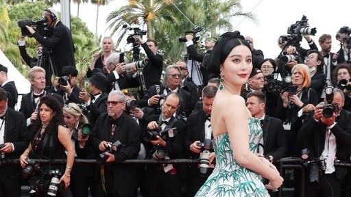 Được chào đón đặc biệt tại LHP Cannes 2023, Phạm Băng Băng tỏa sáng với phong cách trang điểm đậm nét Á Đông