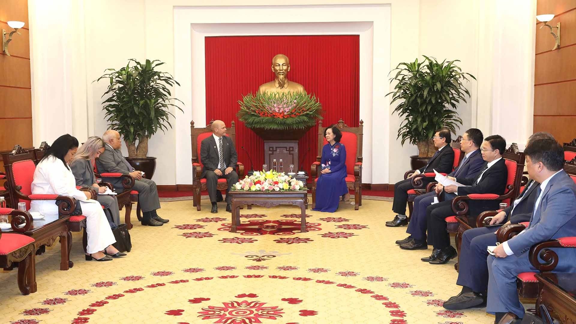 Thường trực Ban Bí thư Trương Thị Mai tiếp Đoàn đại biểu Ủy ban Bảo vệ Cách mạng Cuba