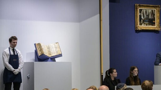 Bán đấu giá, tập Kinh thánh cổ trở thành cuốn sách đắt nhất thế giới