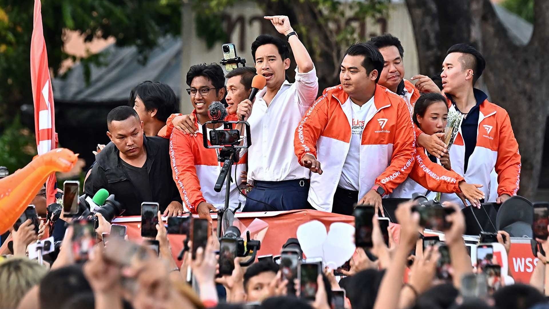 Điểm nhấn từ hai cuộc bầu cử