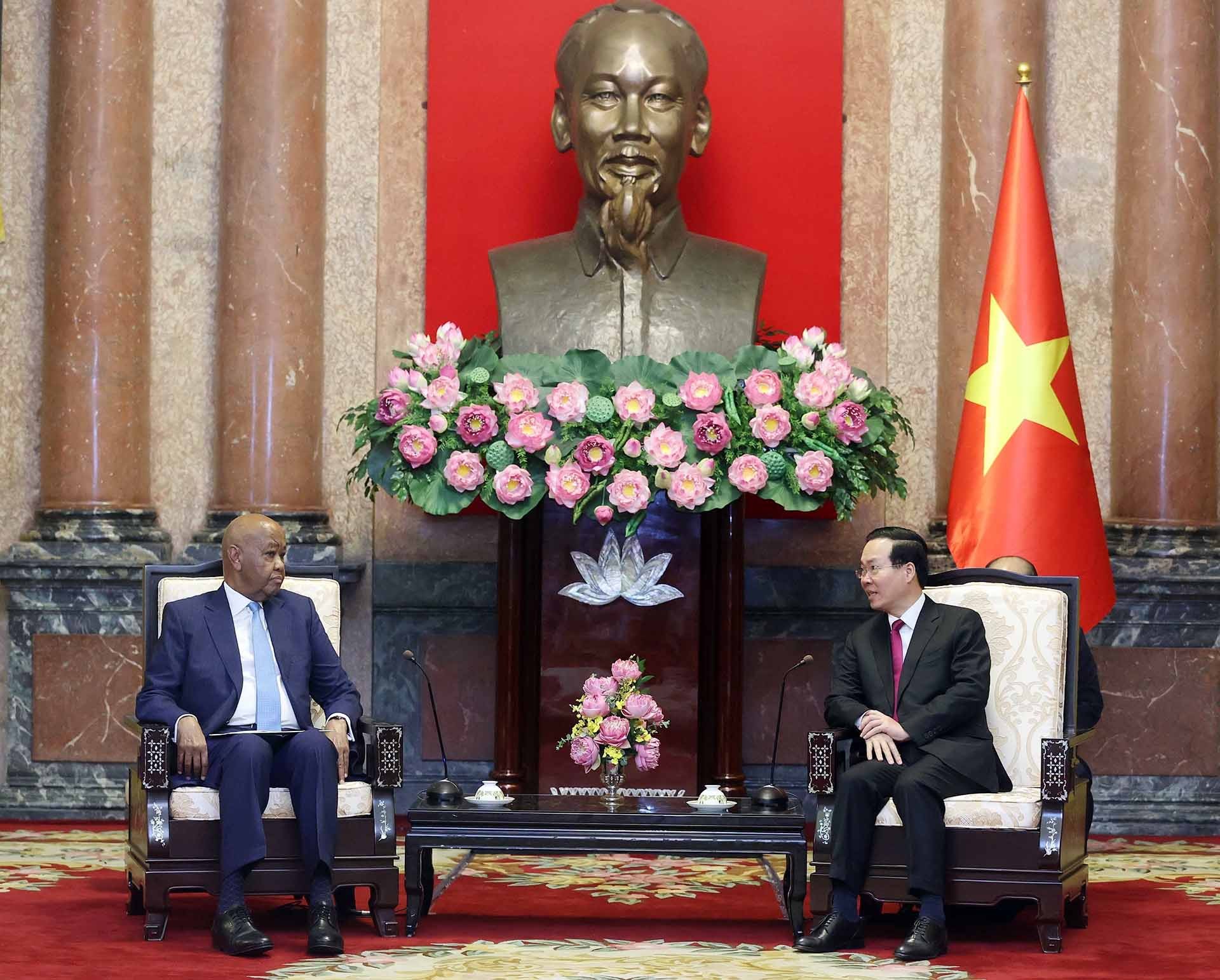 Chủ tịch nước Võ Văn Thưởng tiếp ông Abdulrahman Omar Kinana, Phó Chủ tịch Đảng cách mạng Tanzania. (Nguồn: TTXVN)