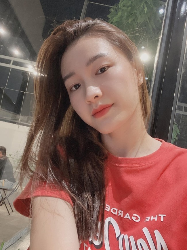 Vẻ ngoài xinh xắn của 'hoa khôi' bóng chuyền Kim Thanh