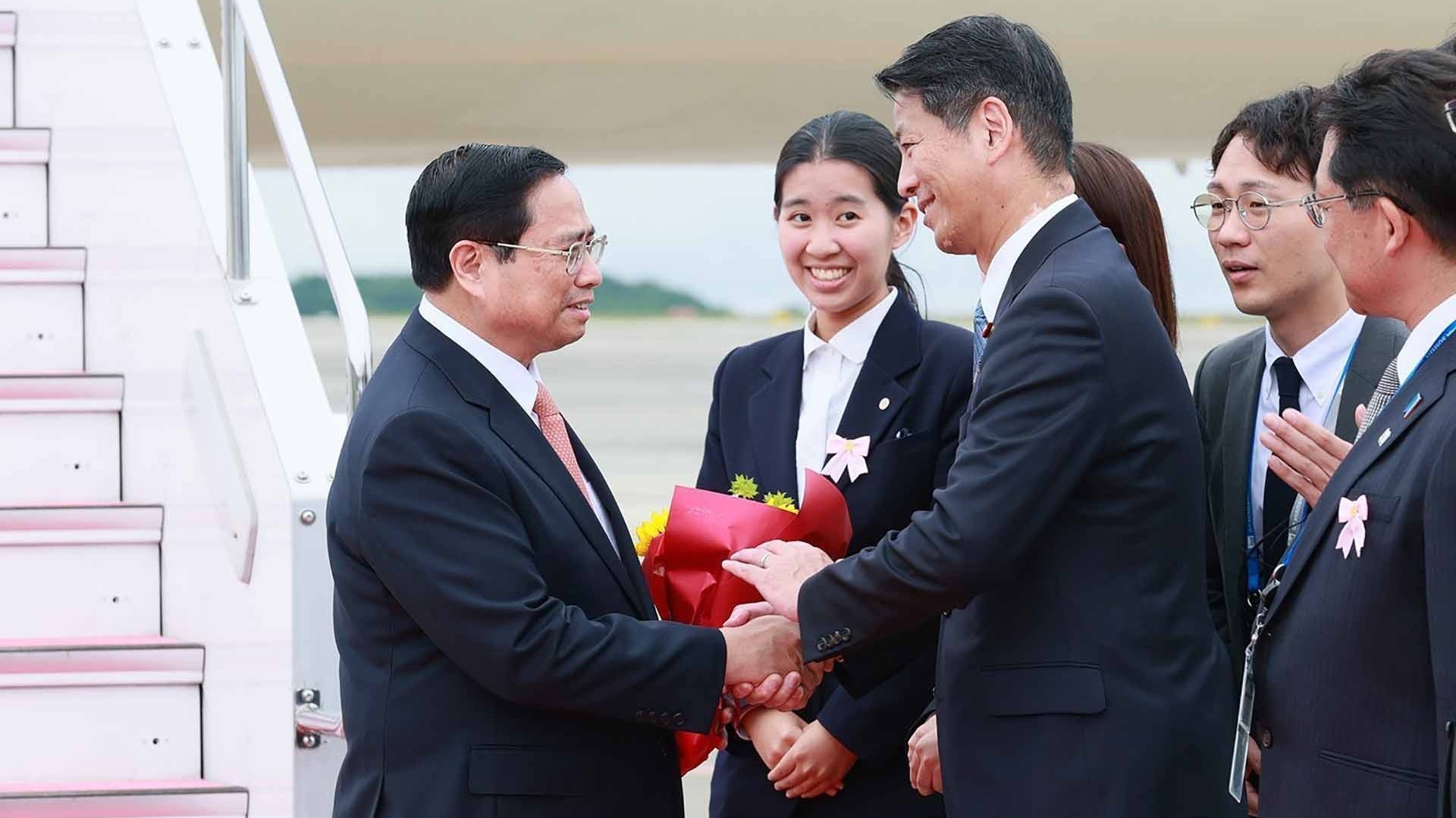 Thủ tướng Phạm Minh Chính tới Hiroshima bắt đầu dự Hội nghị thượng đỉnh G7 mở rộng và làm việc tại Nhật Bản