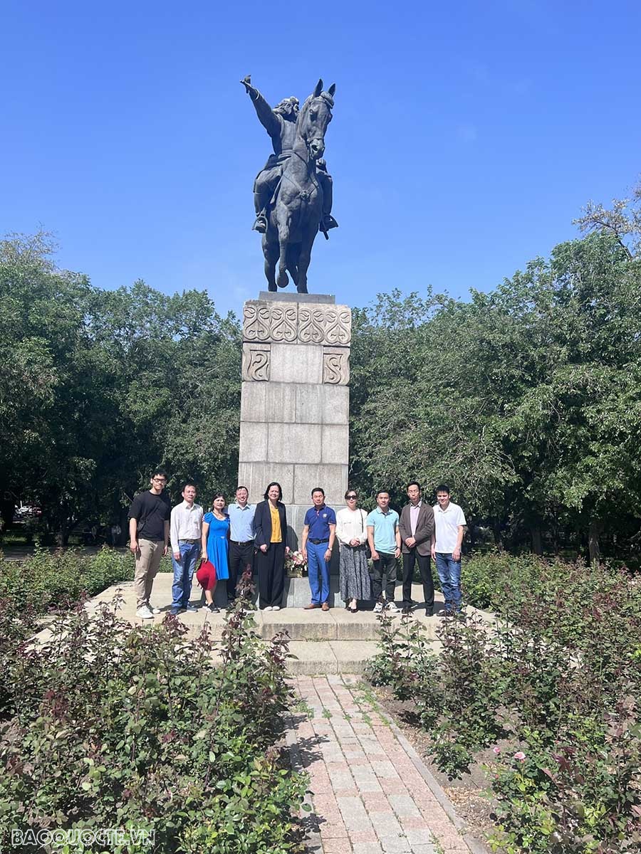 Hành trình 'Theo dấu chân Bác Hồ' tại Almaty, Kazakhstan Hành trình 'Theo dấu chân Bác Hồ' tại Almaty, Kazakhstan