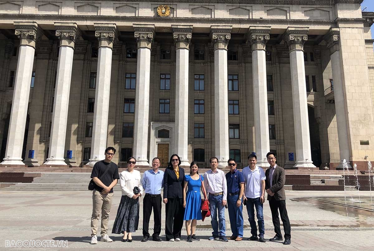 Hành trình 'Theo dấu chân Bác Hồ' tại Almaty, Kazakhstan Hành trình 'Theo dấu chân Bác Hồ' tại Almaty, Kazakhstan