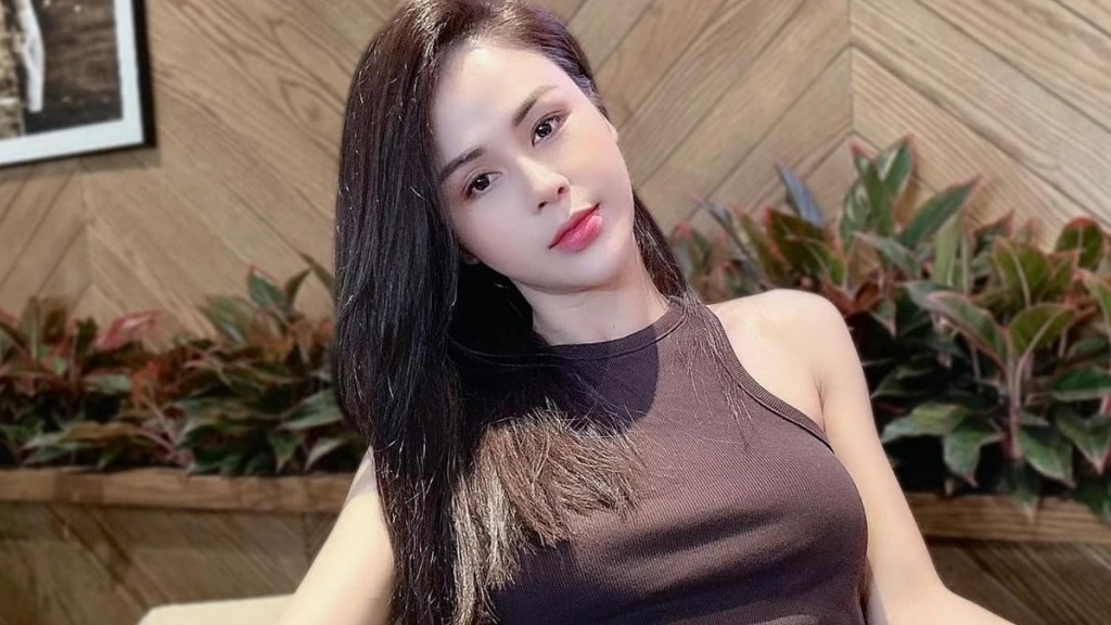 Ngắm vẻ đẹp lạ và thần thái sang chảnh của diễn viên Lương Thu Trang