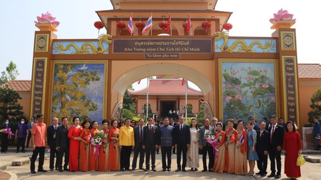 Kiều bào tại Nakhon Phanom ôn lại kỷ niệm về Bác Hồ tại nơi biểu tượng của tình hữu nghị Việt Nam-Thái Lan