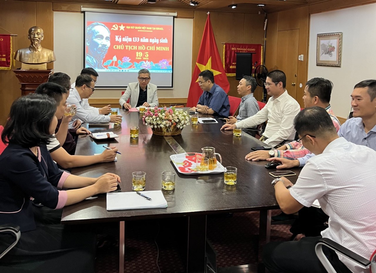 Đại sứ quán Việt Nam tại Israel tổ chức hoạt động kỷ niệm 133 năm Ngày sinh Chủ tịch Hồ Chí Minh. Đại sứ quán Việt Nam tại Israel tổ chức hoạt động kỷ niệm 133 năm Ngày sinh Chủ tịch Hồ Chí Minh.