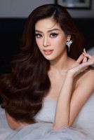 Phong thái tự tin, duyên dáng của Hoa hậu Khánh Vân