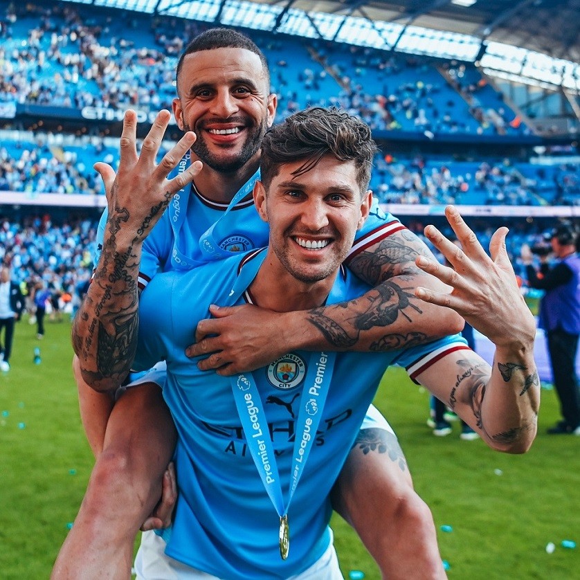 Những hình ảnh các cầu thủ Man City vui mừng, rạng rỡ bên cup vô địch Ngoại hạng anh 20022/23 Những hình ảnh các cầu thủ Man City vui mừng, rạng rỡ bên cup vô địch Ngoại hạng anh 20022/23