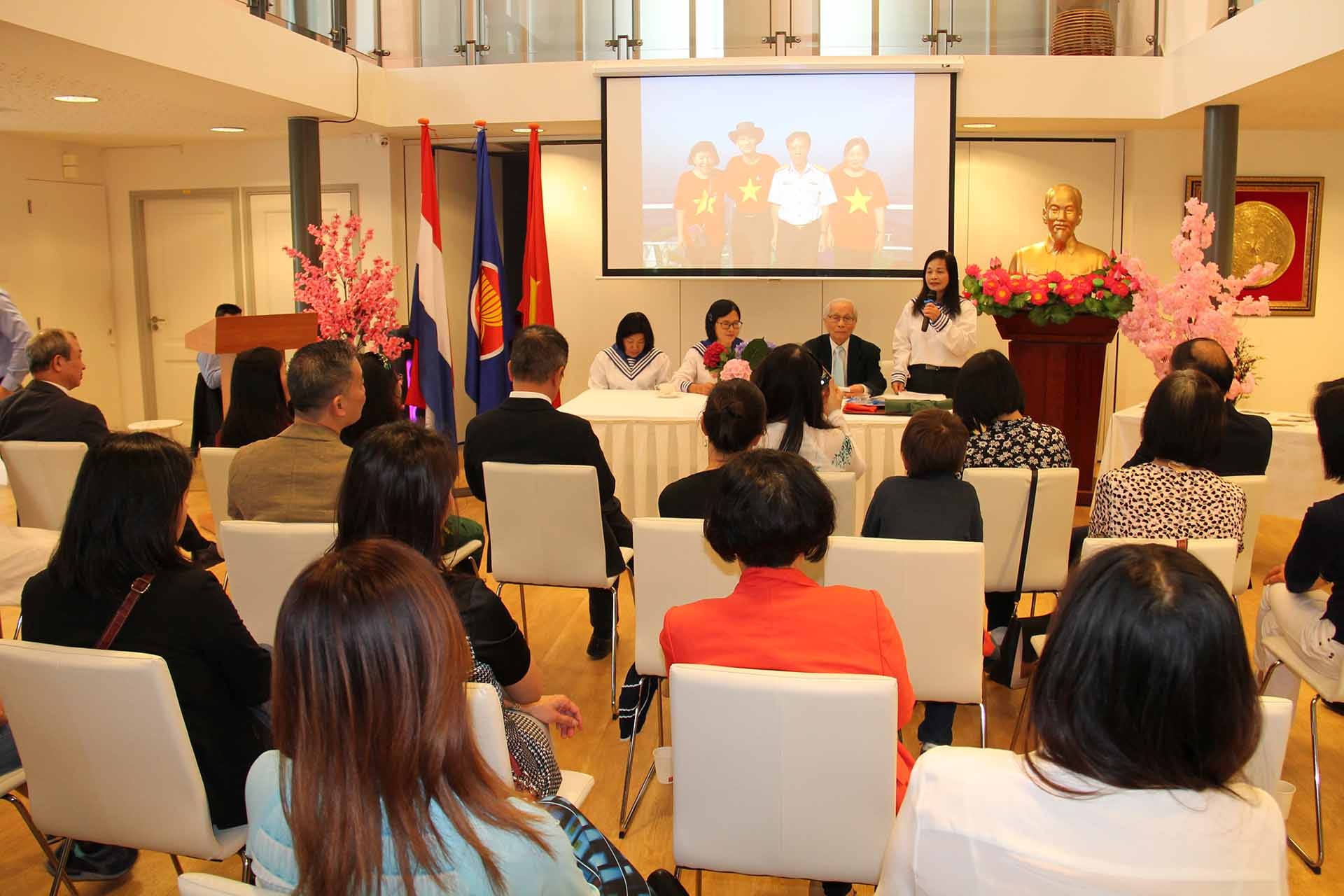 Chuỗi hoạt động kỷ niệm 133 năm ngày sinh Chủ tịch Hồ Chí Minh tại Hà Lan