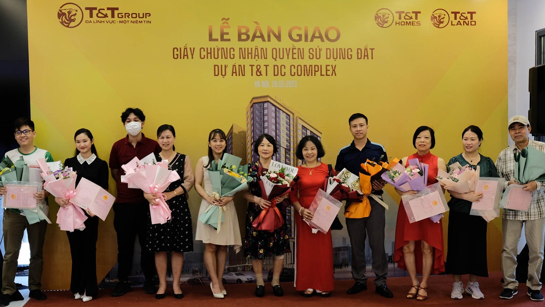 Cư dân T&T DC Complex chính thức nhận bàn giao giấy chứng nhận quyền sử dụng đất