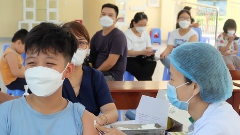 Covid-19 ngày 22/5: Hơn 1.200 ca mắc mới, 304 ca khỏi bệnh; tiếp tục tiêm miễn phí vaccine cho người dân