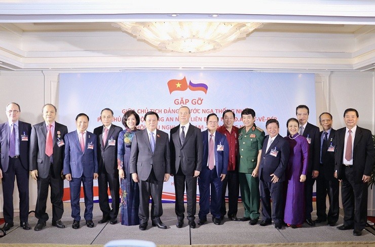 Chủ tịch Đảng Nước Nga thống nhất Dmitri Medvedev gặp gỡ Hội Hữu nghị Việt Nam-Liên bang Nga Chủ tịch Đảng Nước Nga thống nhất Dmitry Medvedev gặp gỡ thân tình Hội Hữu nghị Việt Nam-Liên bang Nga