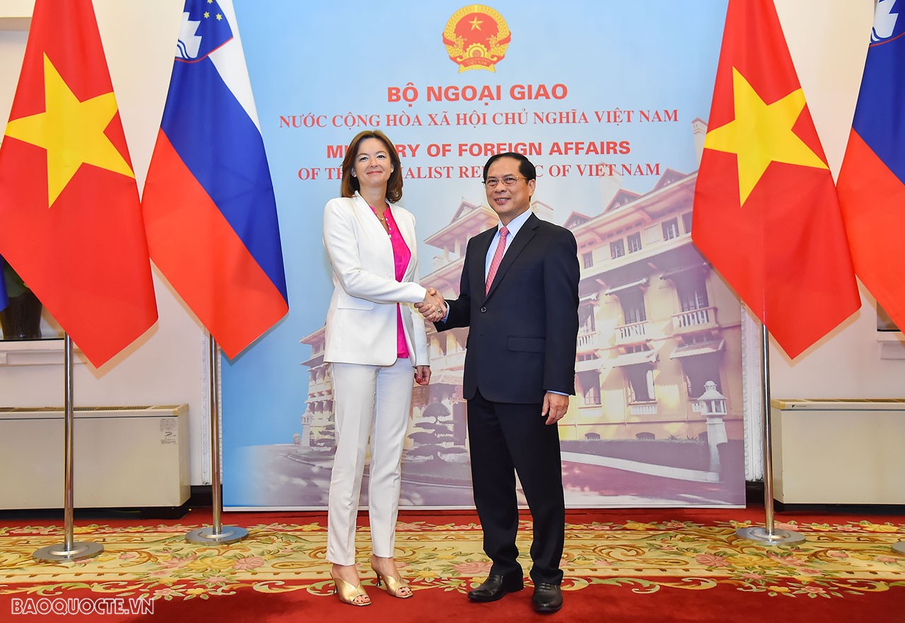 Bộ trưởng Ngoại giao Bùi Thanh Sơn đón, hội đàm với Phó Thủ tướng, Bộ trưởng Ngoại giao Slovenia Tanja Fajon
