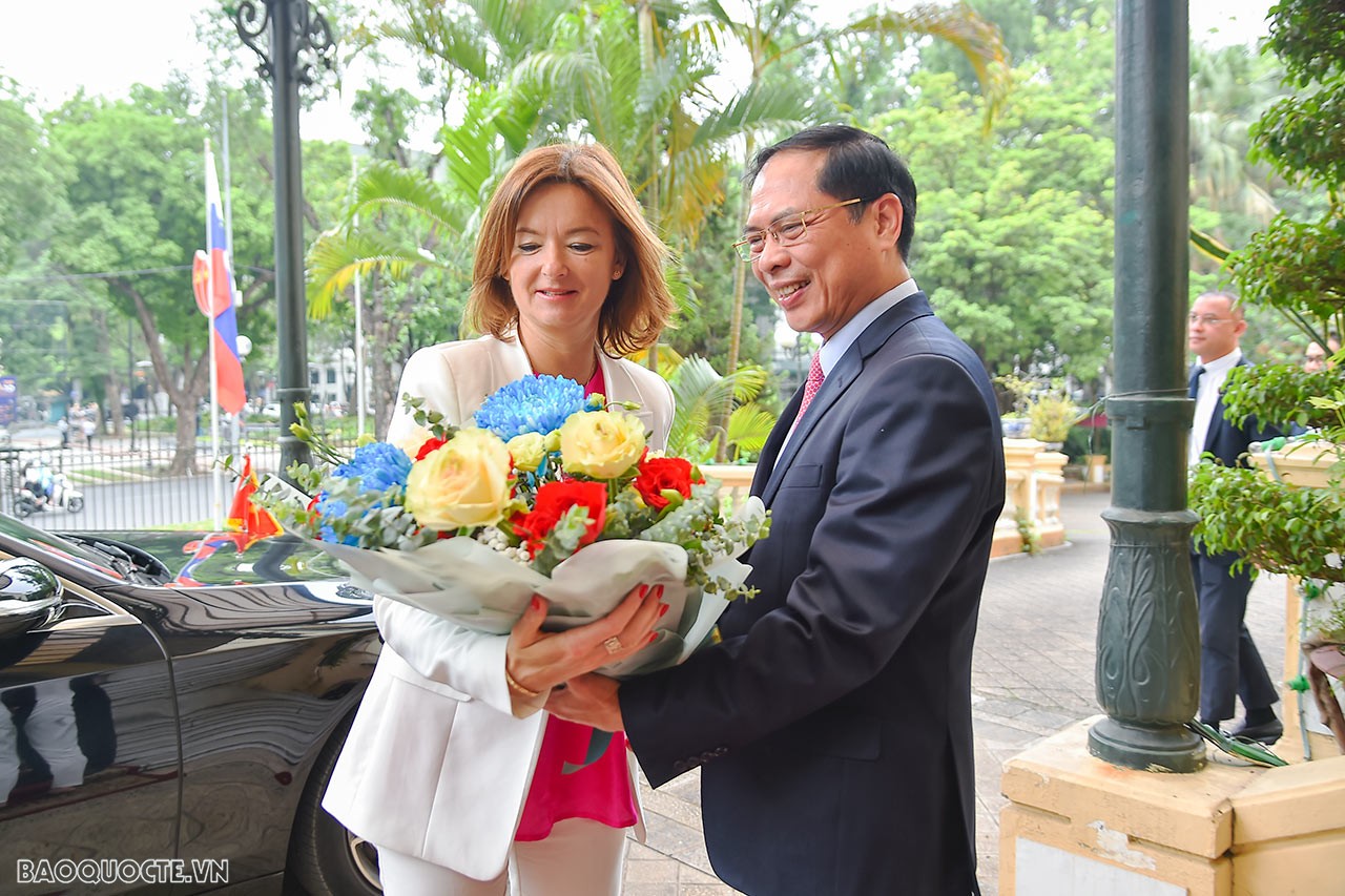 Bộ trưởng Ngoại giao Bùi Thanh Sơn đón, hội đàm với Phó Thủ tướng, Bộ trưởng Ngoại giao Slovenia Tanja Fajon
