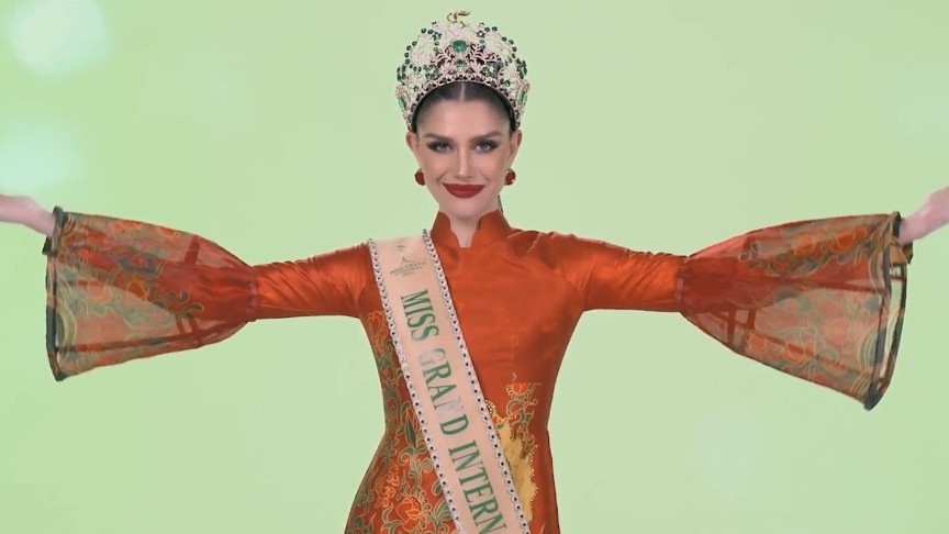 Miss Grand International 2023: 'Hoa hậu đẹp nhất thế giới' Isabella Menin diện áo dài, giới thiệu cảnh sắc Việt Nam
