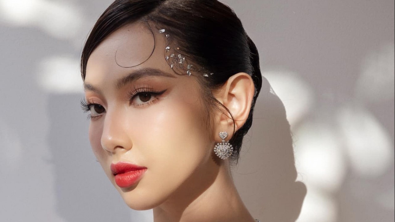 Hoa hậu Nguyễn Thúc Thùy Tiên đẹp ma mị trong bộ đầm gợi cảm