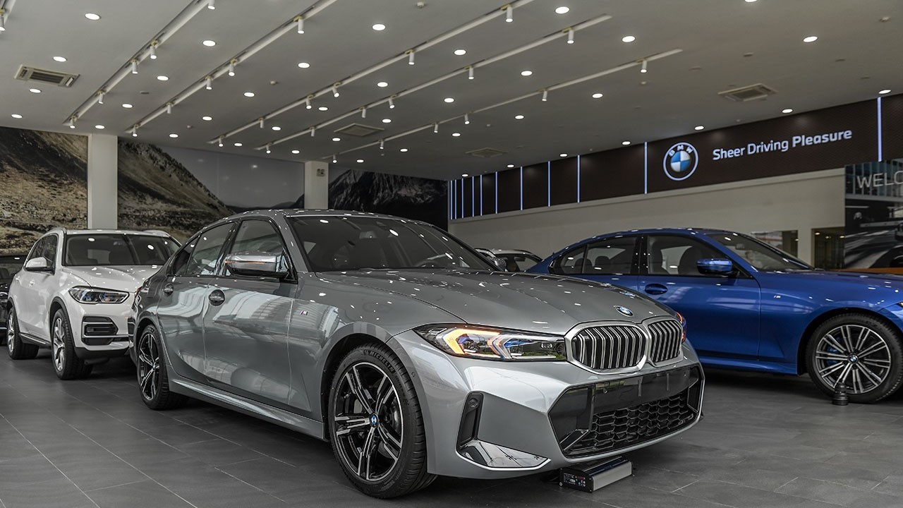 Cận cảnh BMW 330i M-Sport 2023 lắp ráp tại Việt Nam