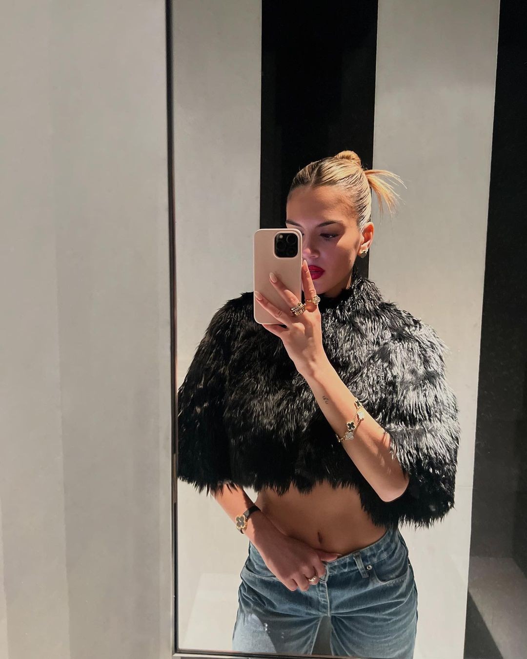 Man City: Nét xinh đẹp và duyên dáng của con gái HLV Pep Guardiola