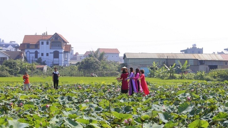Dự báo thời tiết đêm nay và ngày mai (24-25/5): Hà Nội ngày nắng; nhiều nơi mưa rào, giông rải rác; Trung Trung Bộ, Nam Bộ có nắng nóng