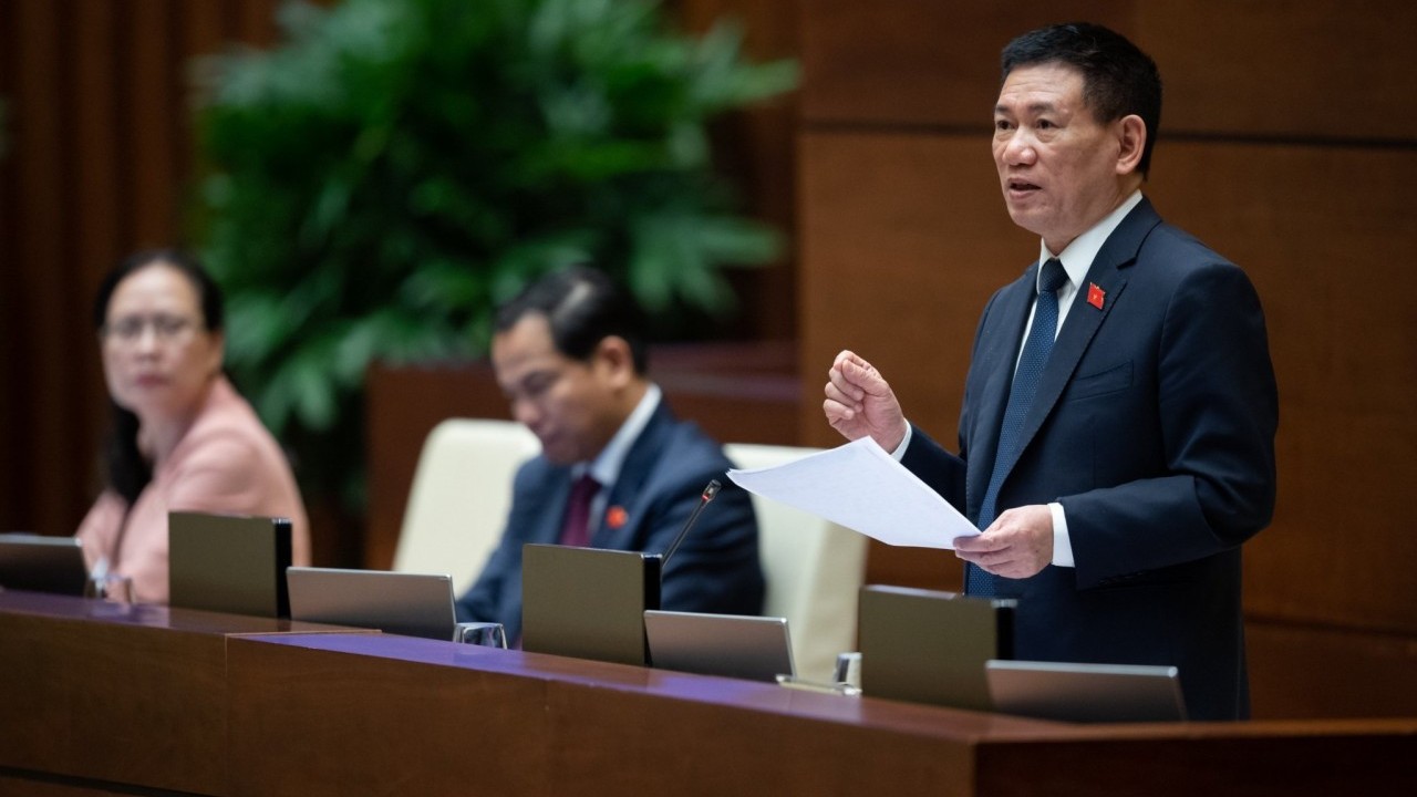 Kỳ họp Quốc hội thứ 5: Kéo dài thời gian giảm thuế, quy định giá trần sách giáo khoa