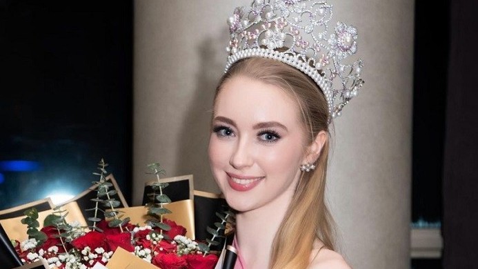 Hoa hậu Jasmin Selberg đẹp trong sáng và tỏa sáng trong chuyến công tác tại Việt Nam