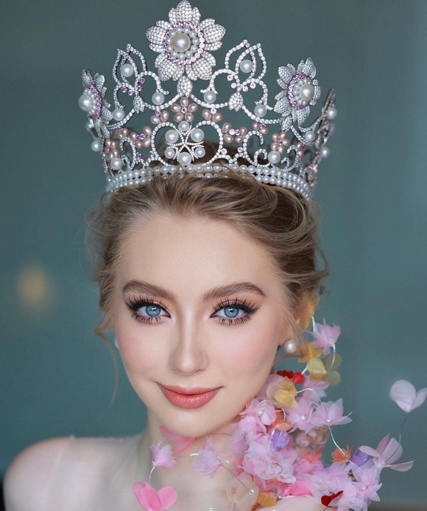 Hoa hậu Jasmin Selberg đẹp trong sáng và tỏa sáng trong chuyến công tác tại Việt Nam