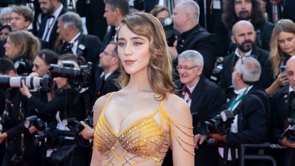 LHP Cannes 2023: Caylee Cowan diện đầm giống Bảo Ngọc từng mặc khi đăng quang Hoa hậu Liên lục địa