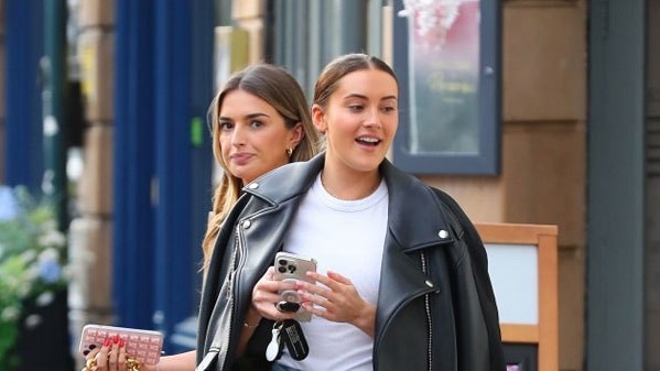 Vợ sắp cưới của tiền đạo MU Marcus Rashford thân thiết đi ăn trưa cùng bạn gái tiền vệ Man City Jack Grealish