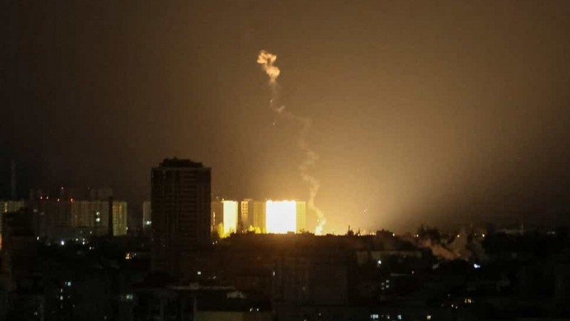 Tình hình Ukraine: Kiev tiếp tục bị không kích xuyên đêm; Nga dọa phủ đầu nếu dính đến hạt nhân