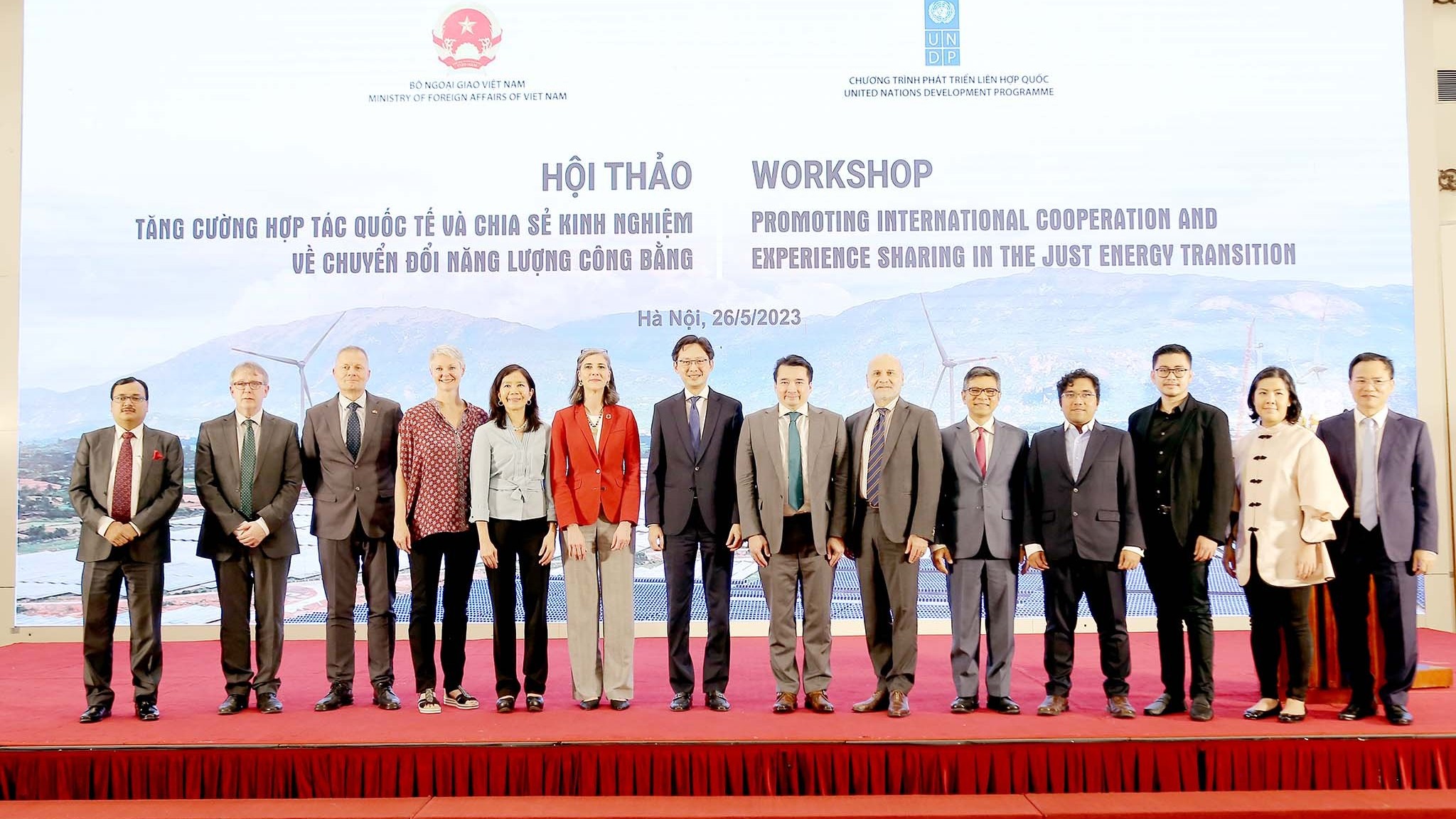 Tăng cường hợp tác quốc tế và chia sẻ kinh nghiệm về chuyển đổi năng lượng công bằng