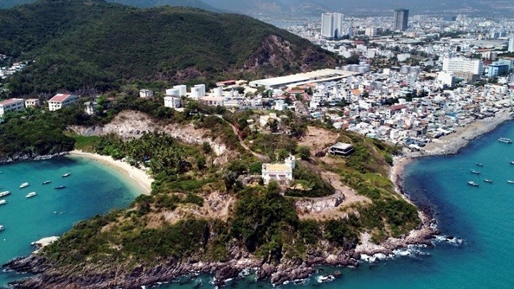 Bất động sản mới nhất: ‘Tia sáng nhỏ’ tại Hà Nội, thu hồi đất 5 biệt thự ở Khánh Hòa, giá chung cư giảm, vì sao nhà đầu tư còn đắn đo?