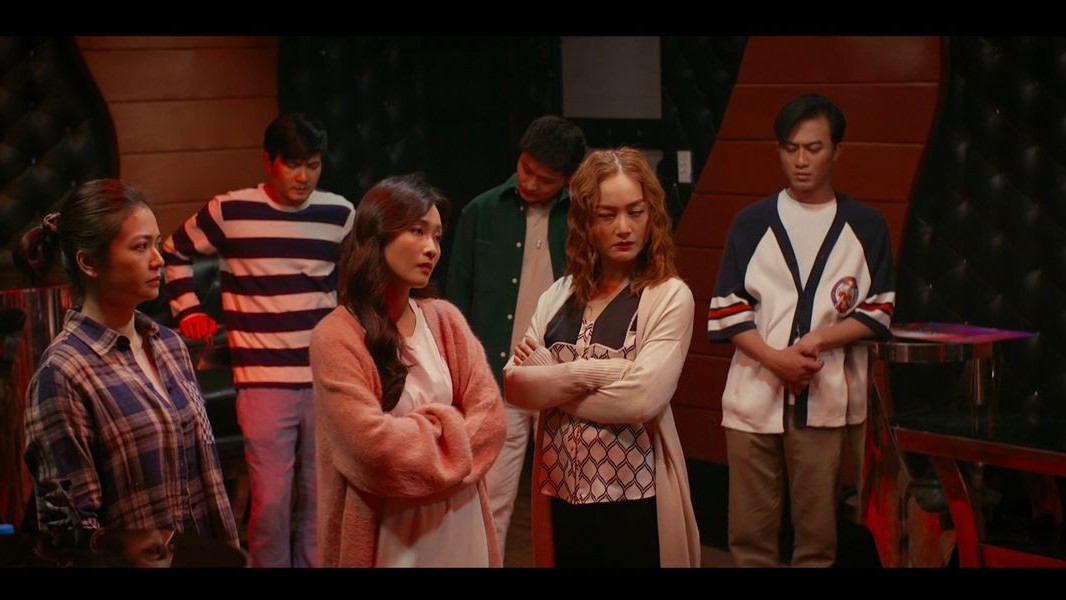 Khán giả 'la ó' vì những tình tiết vô lý, quá trớn trên phim Gia đình mình vui bất thình lình